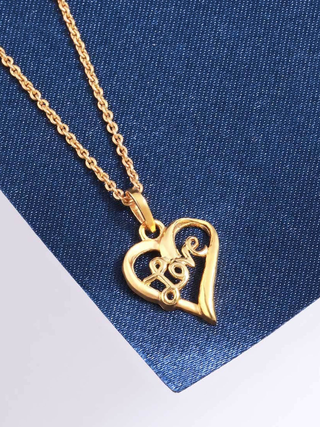 

CANDERE A KALYAN JEWELLERS COMPANY 18KT BIS Hallmark Gold Pendant-1.24 g