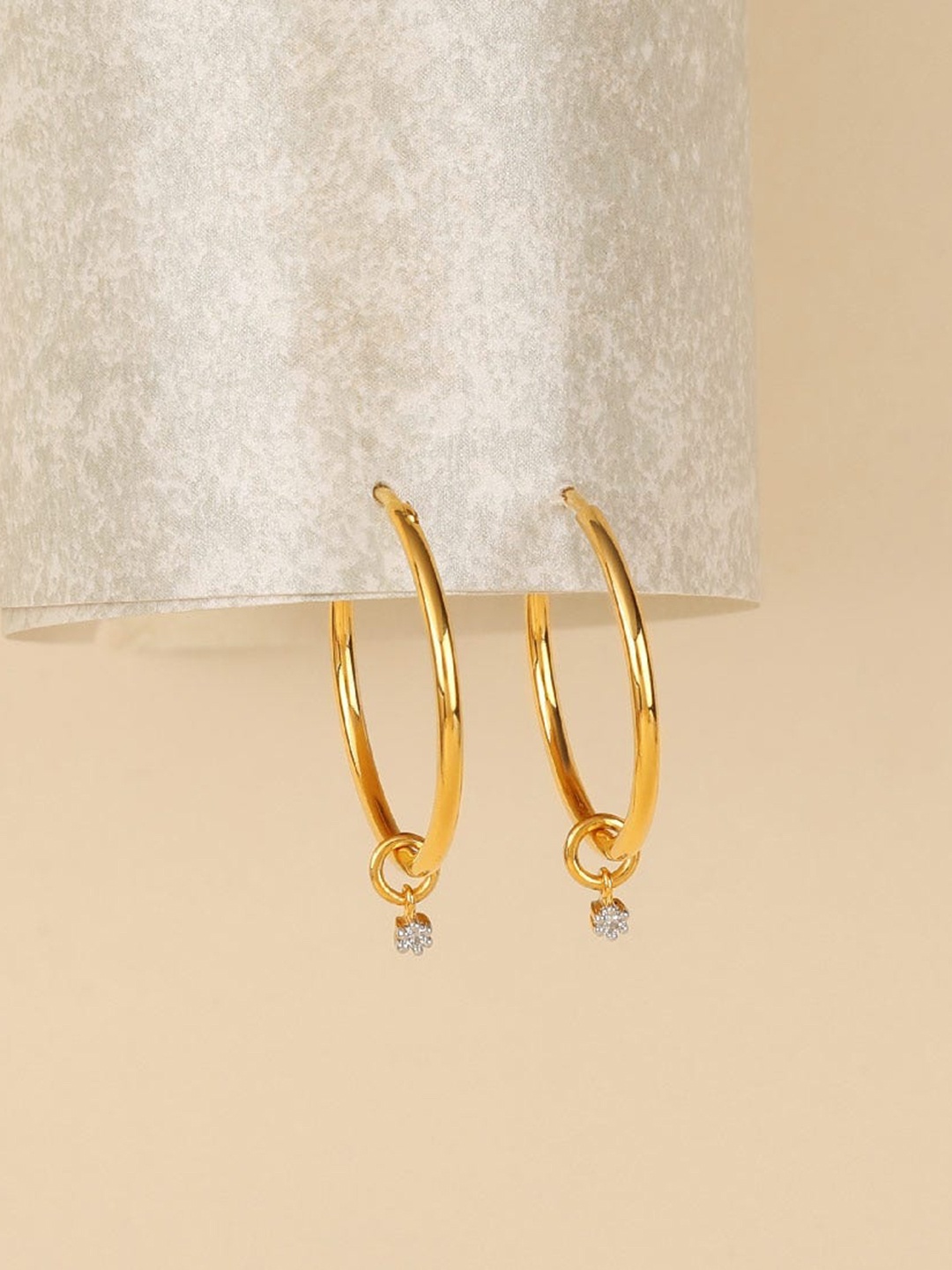 

CANDERE A KALYAN JEWELLERS COMPANY 18KT BIS Hallmark Gold Diamond-Studded Earrings-2.0gm