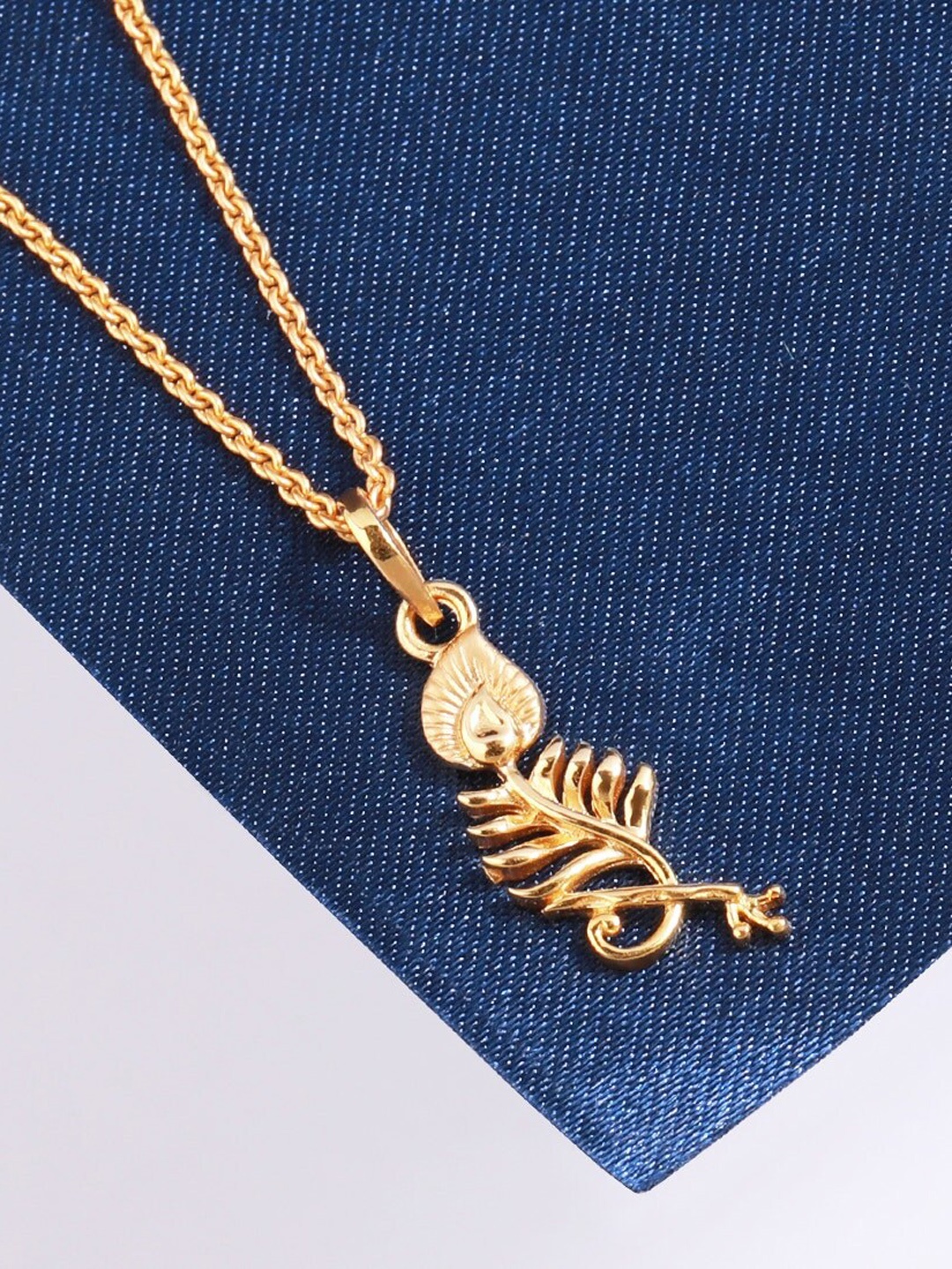 

CANDERE A KALYAN JEWELLERS COMPANY 18KT BIS Hallmark Gold Pendant-1.42 g