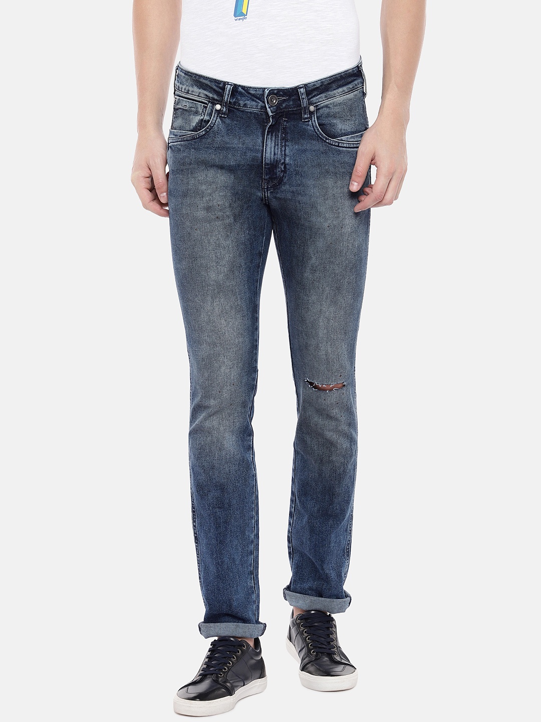 

Wrangler Men Blue Skanders Slim Fit Low-Rise Slash Knee Stretchable Jeans