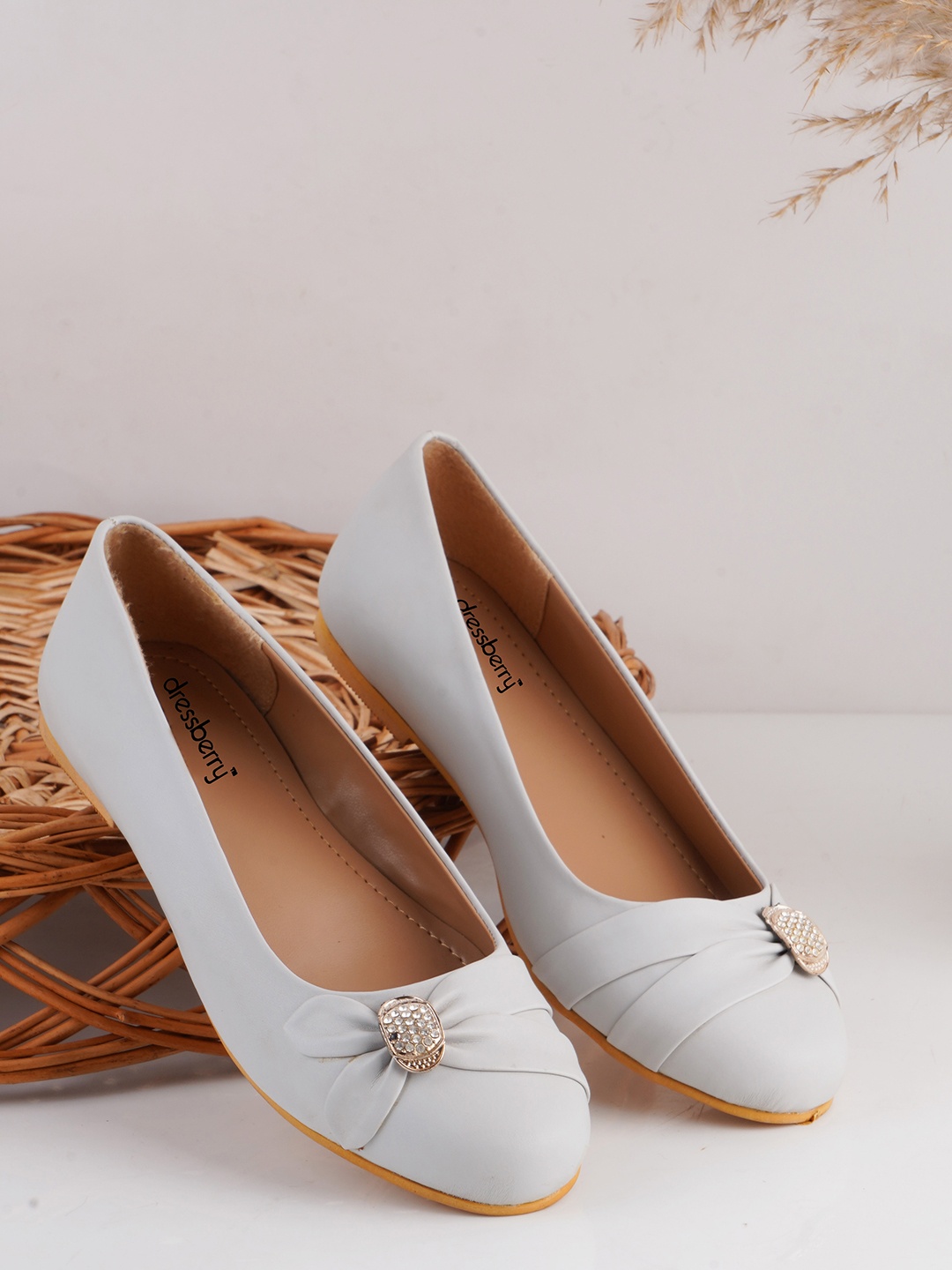 

DressBerry Grey Embellished Round Toe Ballerinas
