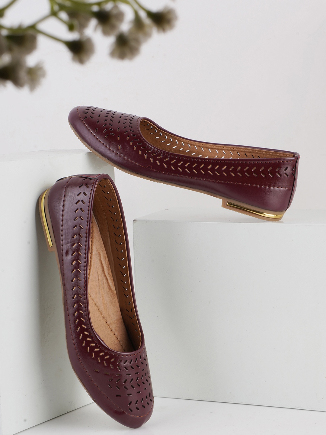

DressBerry Brown Laser Cuts Ballerinas