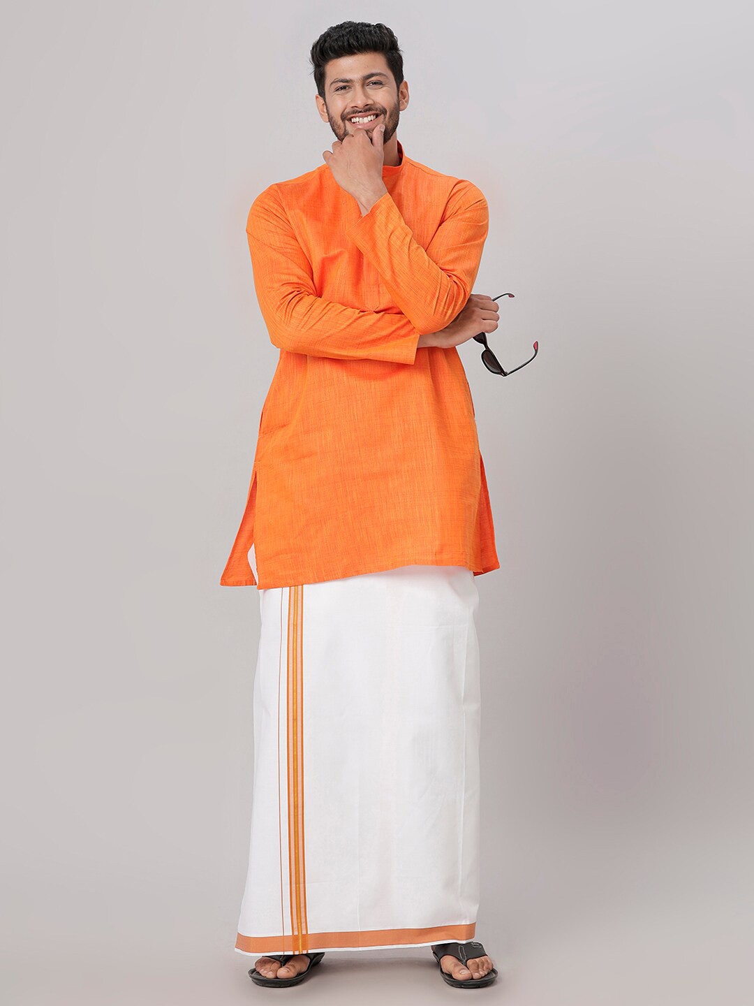 

Ramraj Mandarin Collar Kurta With Vesthi, Orange