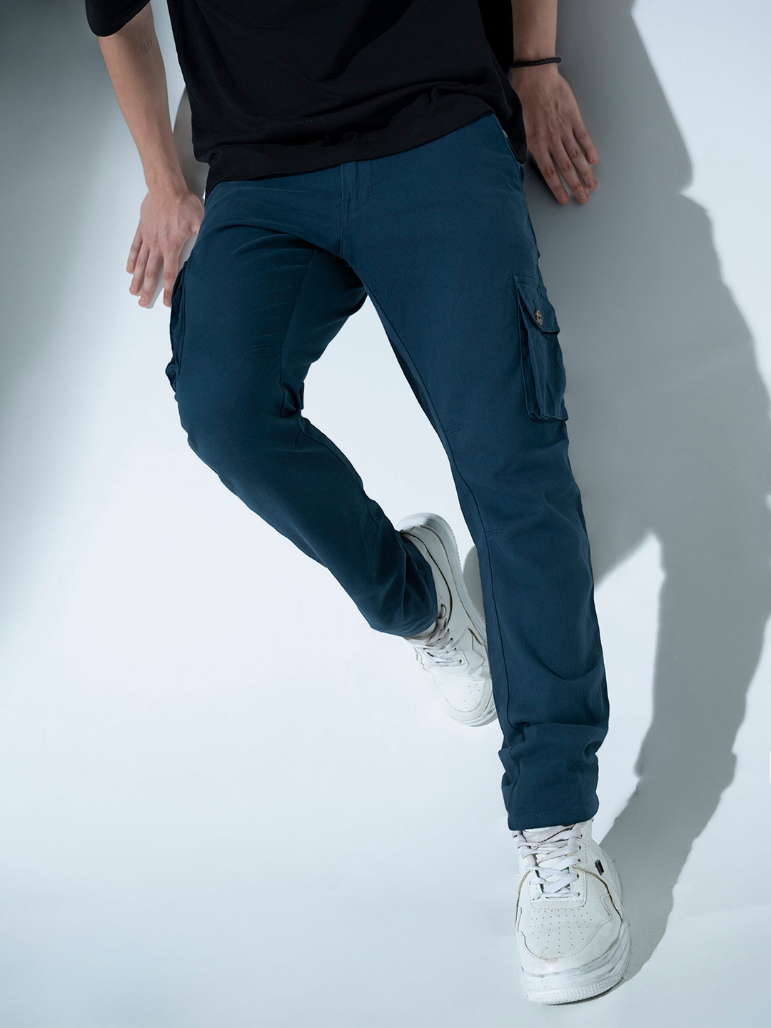

Hubberholme Men Blue Slim Fit Solid Cargos