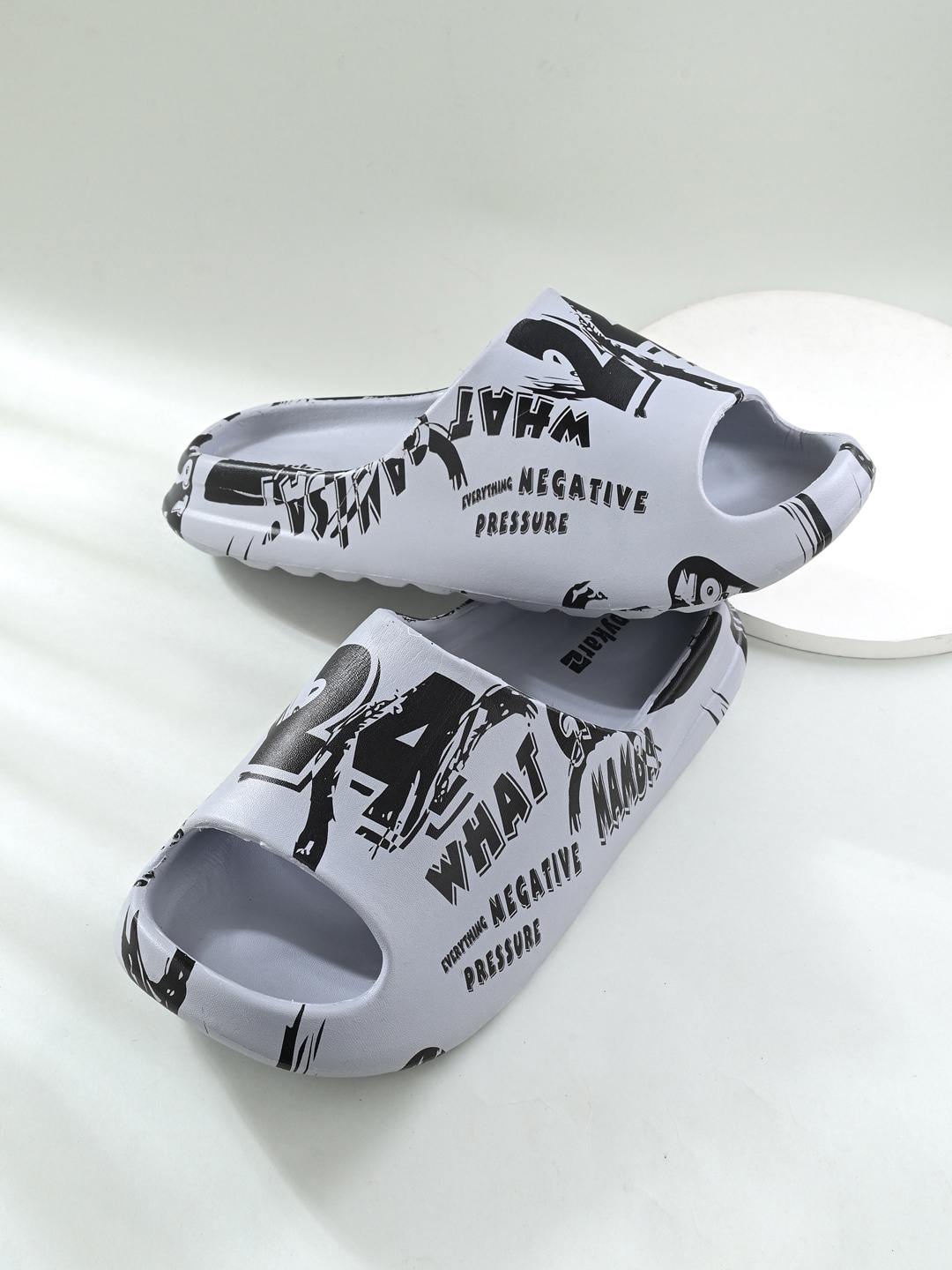 

SPYKAR Men Printed Sliders, Grey