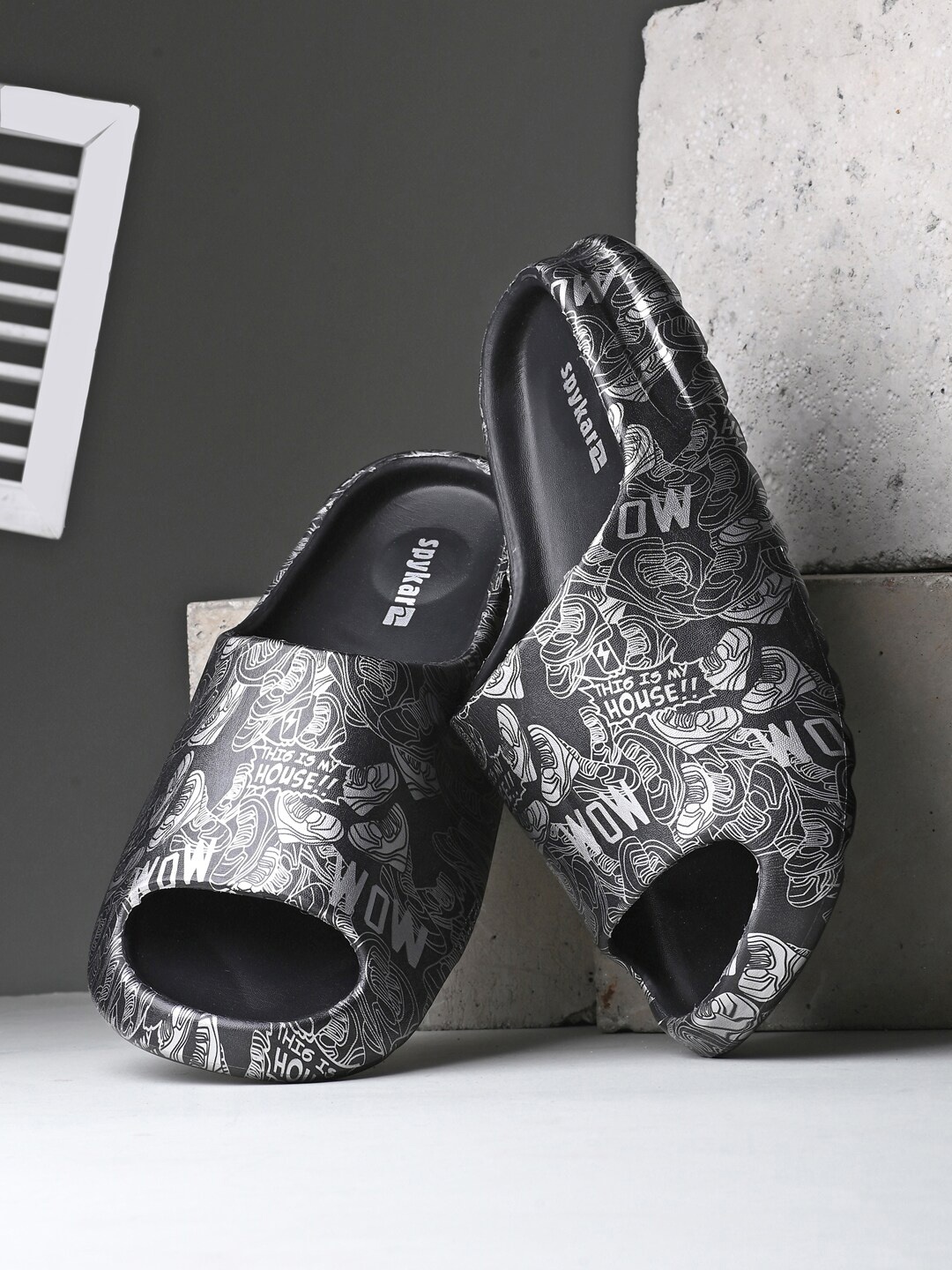 

SPYKAR Men Printed Croslite Sliders, Black