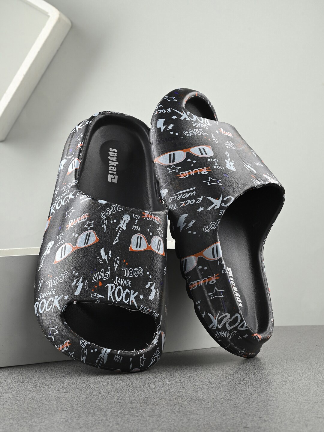 

SPYKAR Men Printed Croslite Sliders, Black
