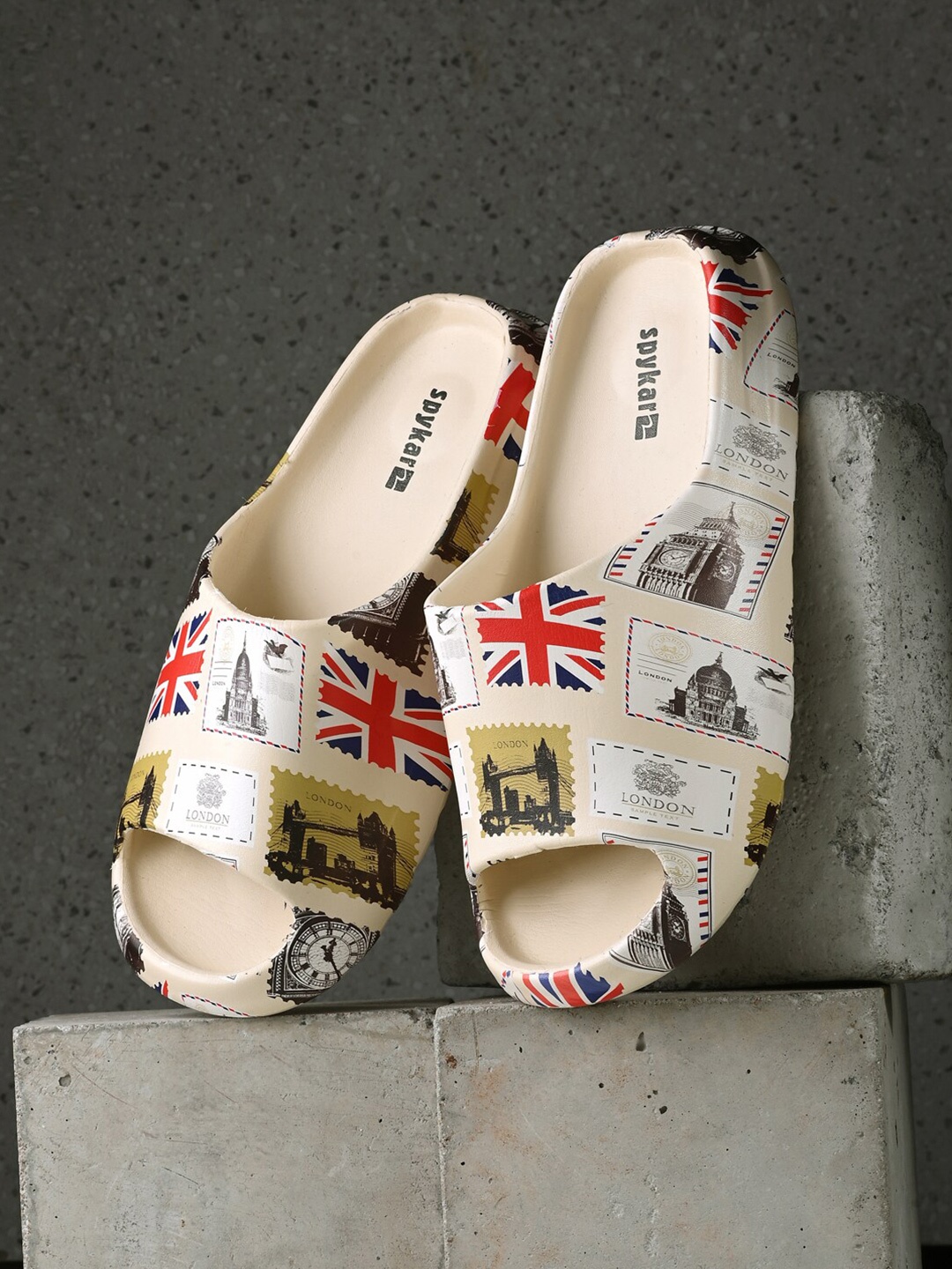 

SPYKAR Men Printed Croslite Sliders, Cream
