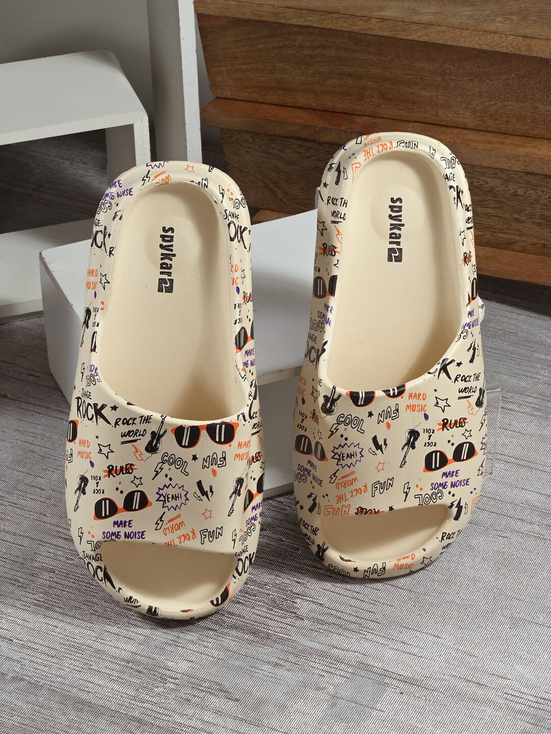 

SPYKAR Men Printed Croslite Sliders, Beige