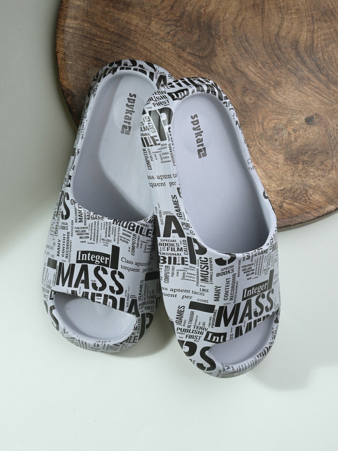 

SPYKAR Men Printed Croslite Sliders, Grey