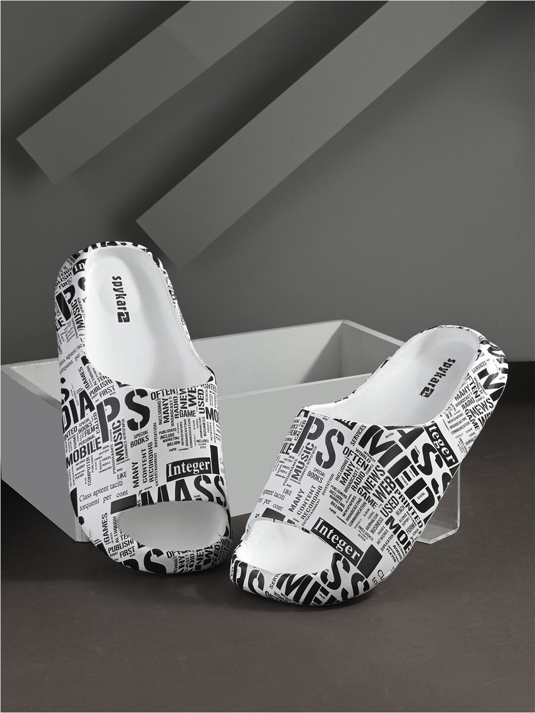 

SPYKAR Men Printed Croslite Sliders, White