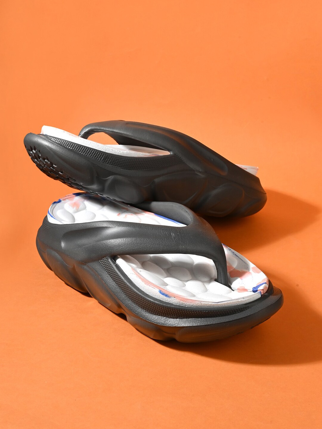 

SPYKAR Men Textured Thong Flip-Flops, Grey