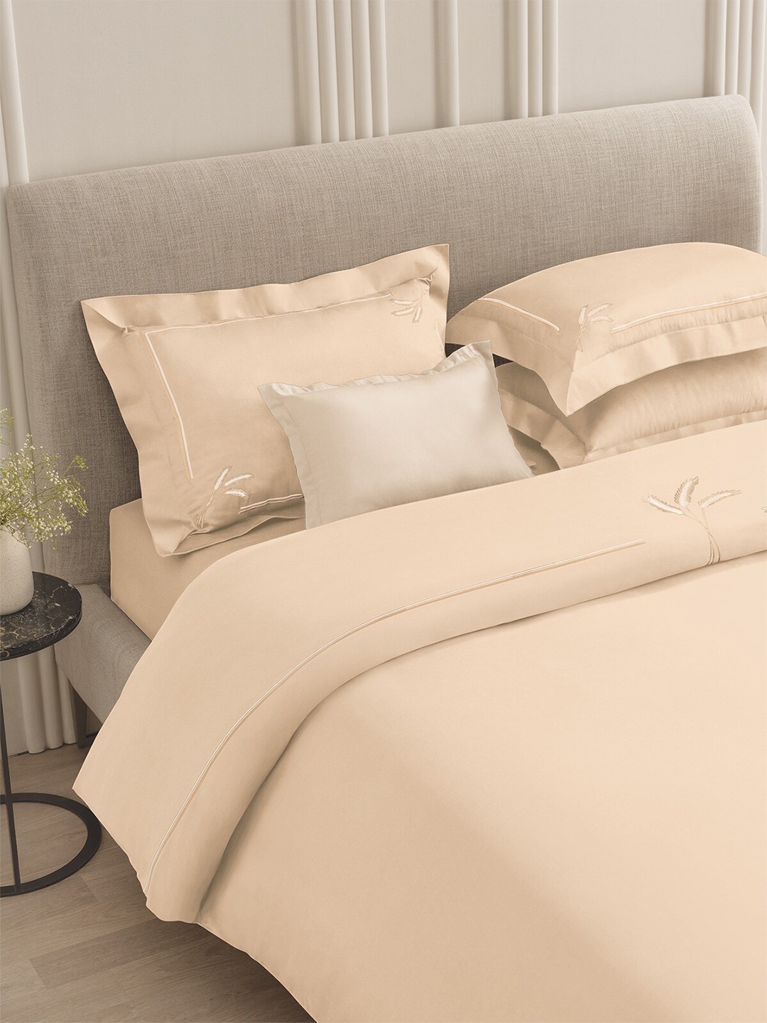 

DDecor Urban Beige Floral Printed Cotton 210 TC King Bedsheet With 2 Pillow Covers