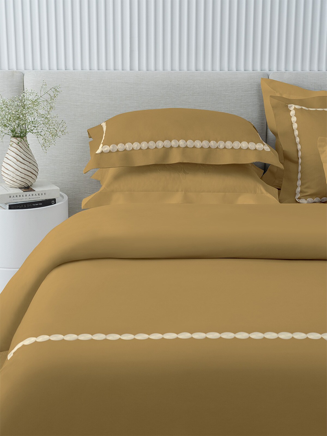 

DDecor Urban Gold-Toned Printed Cotton 210 TC King Bedsheet With 2 Pillow Covers