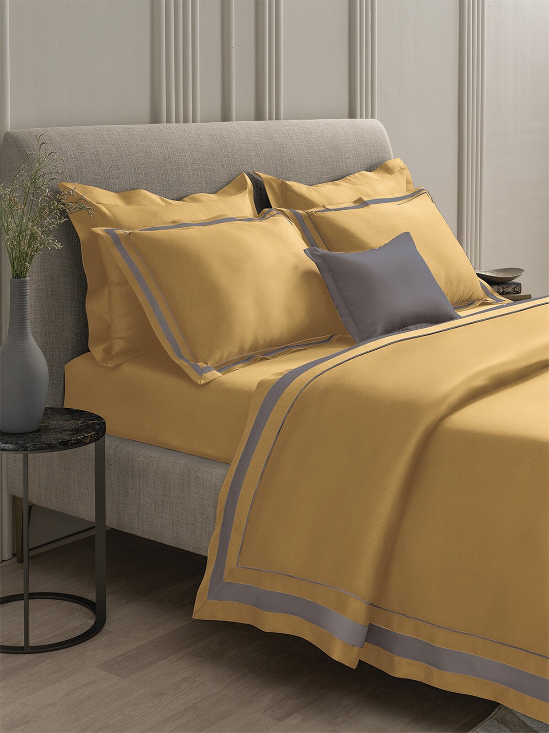 

DDecor Urban Gold-Toned Striped Cotton 210 TC King Bedsheet With 2 Pillow Covers