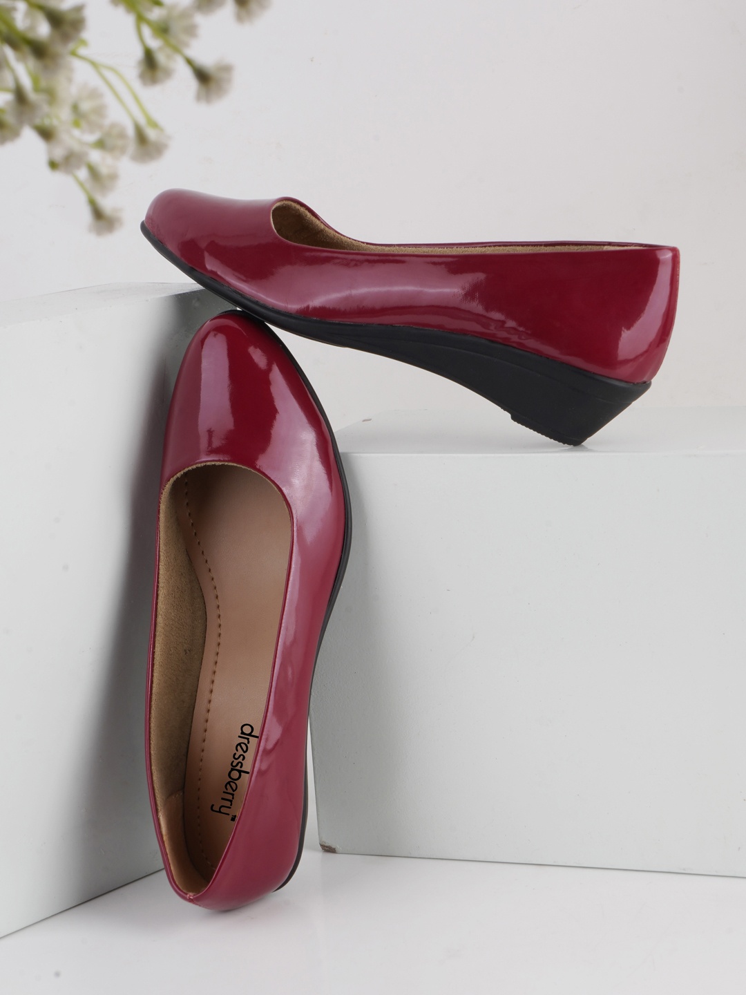 

DressBerry Maroon Round Toe Wedges Pumps
