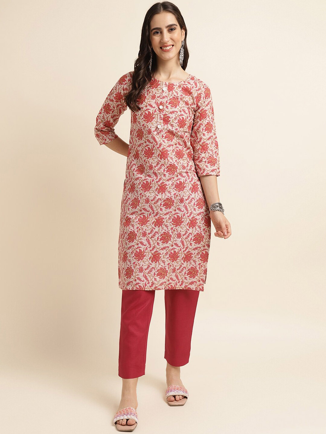 

Fabclub Floral Printed Round Neck Straight Kurta, Peach