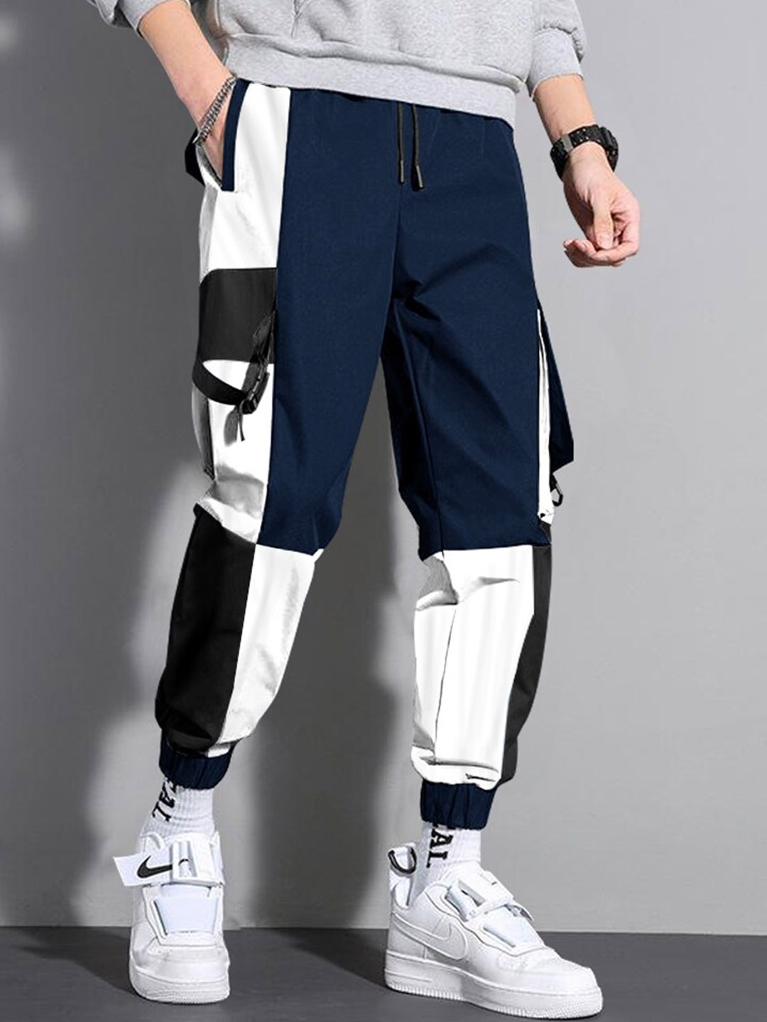 

Eyebogler Men Colourblocked Mid Rise Cotton Joggers, Navy blue