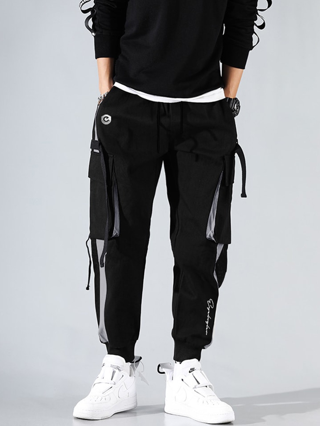 

Eyebogler Men Colourblocked Cotton Joggers, Black
