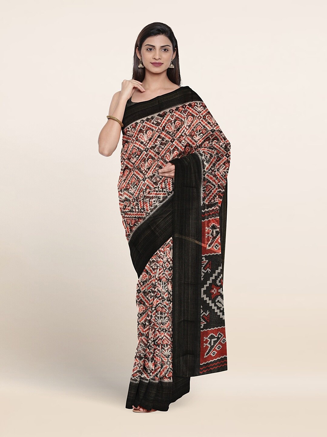 

Pothys Ethnic Motifs Printed Cotton Blend Saree, Black