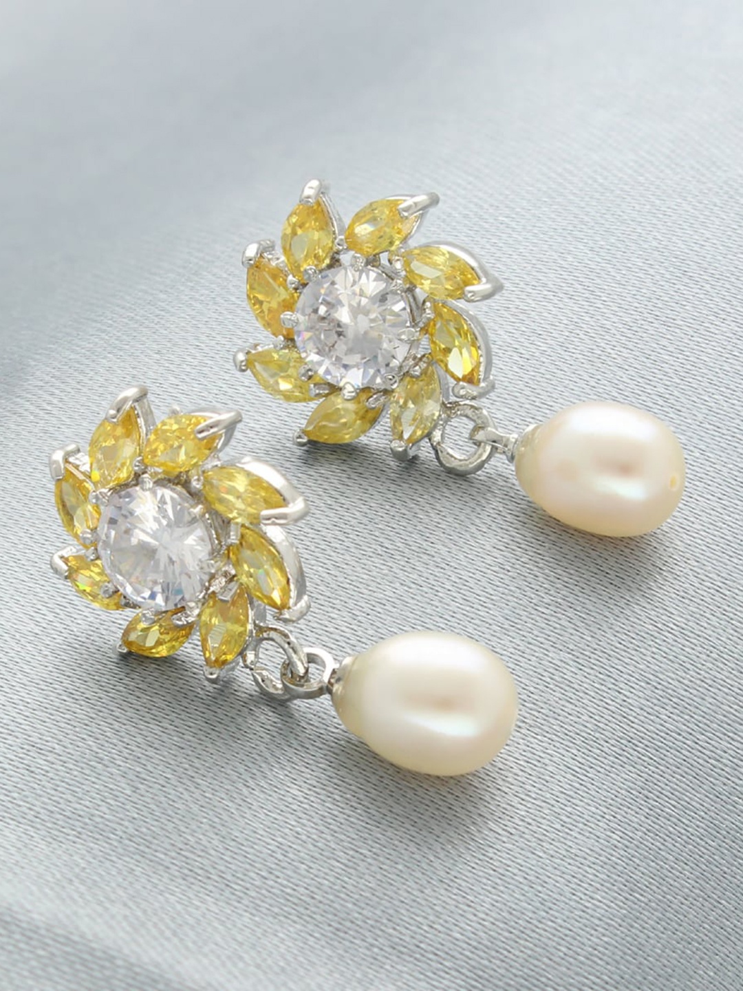 

Sri Jagdamba Pearls Dealer Gold-Plated Contemporary Drop Earrings