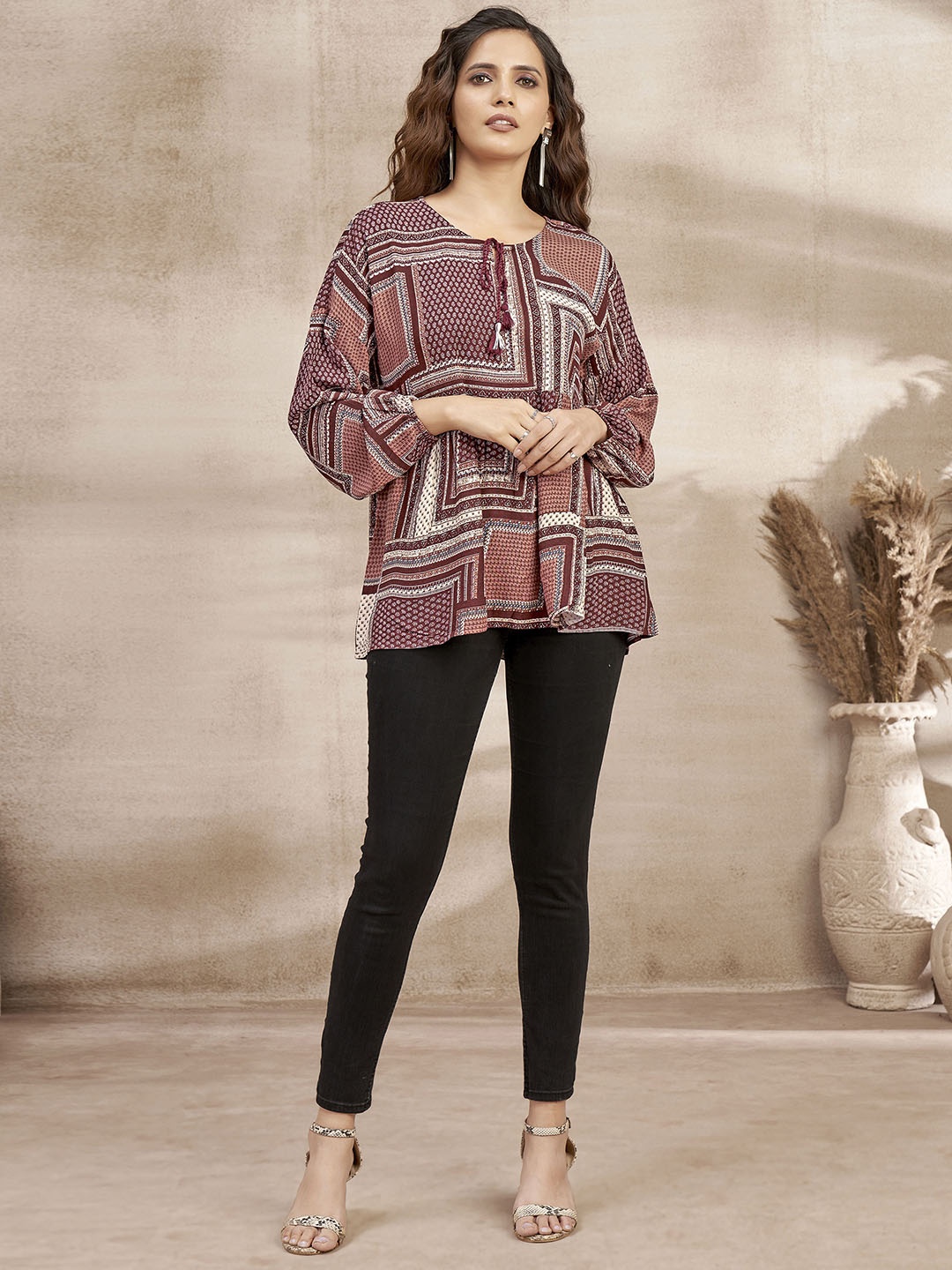 

DRESOUL Geometric Printed Top, Brown