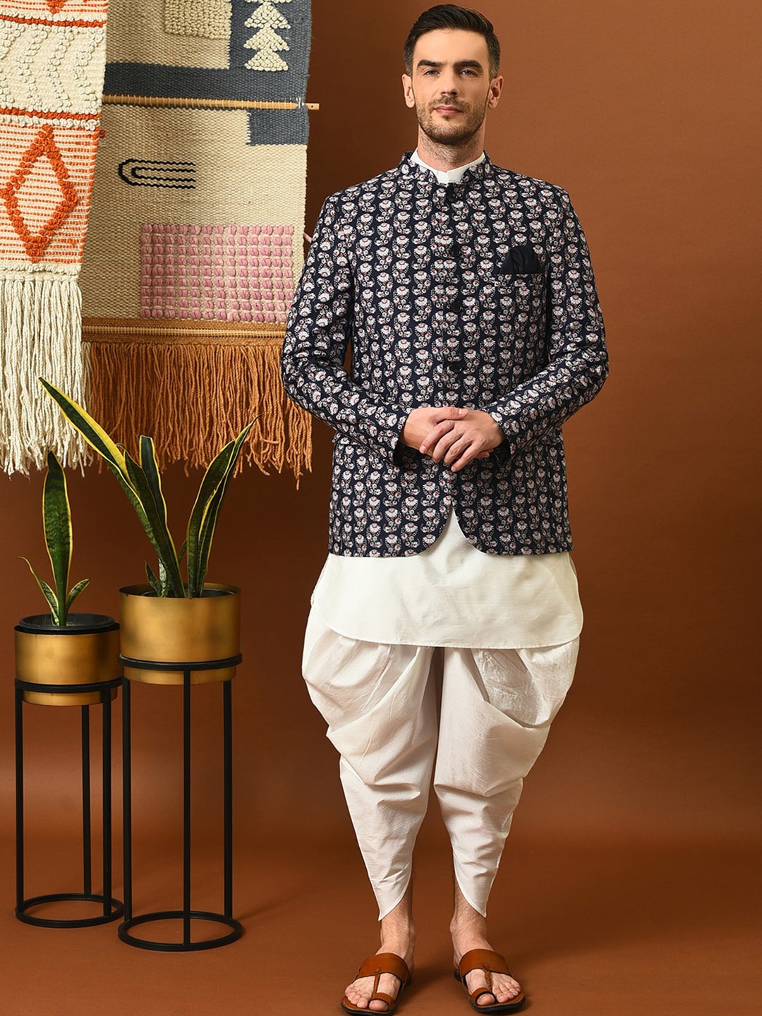 

Hangup Mandarin Collar Straight Kurta and Dhoti Pants with Jacket, White