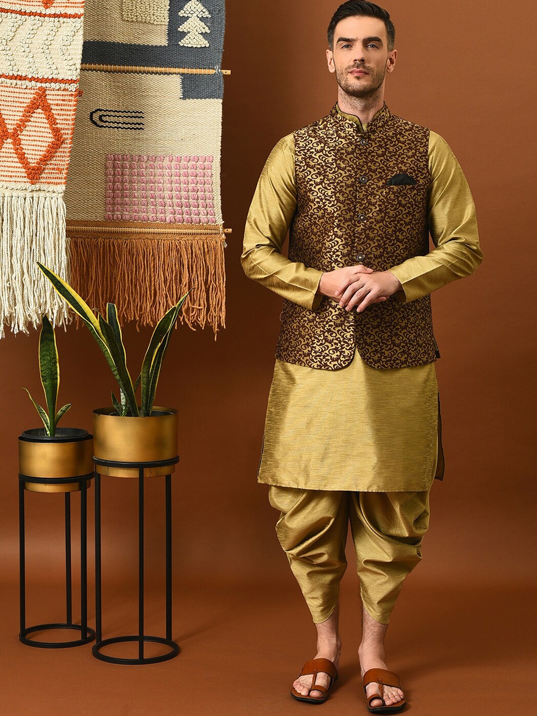 

Hangup Mandarin Collar Regular Kurta With Dhoti Pants & Nehru Jacket, Khaki