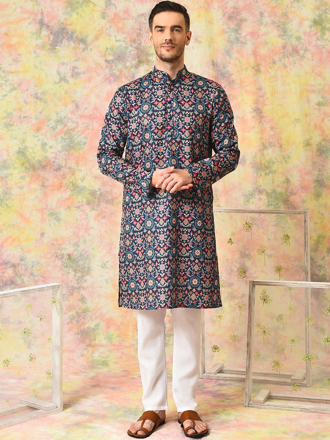 

Hangup Ethnic Motifs Printed Mandarin Collar Regular Kurta With Pyjamas, Navy blue