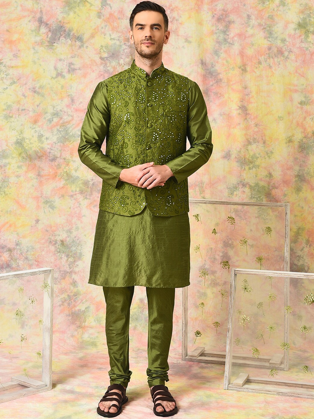 

Hangup Regular Mirror Work Kurta With Pyjamas & Nehru Jacket, Olive