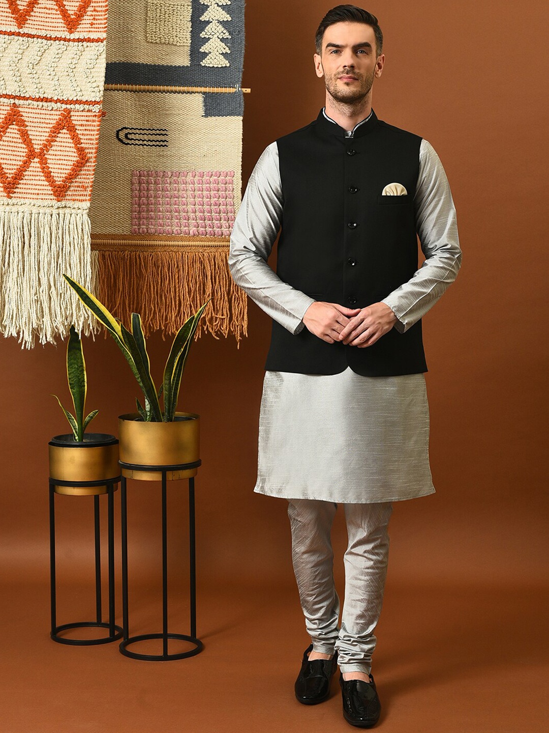 

Hangup Solid Kurta with Churidar & Nehru Jacket, Silver