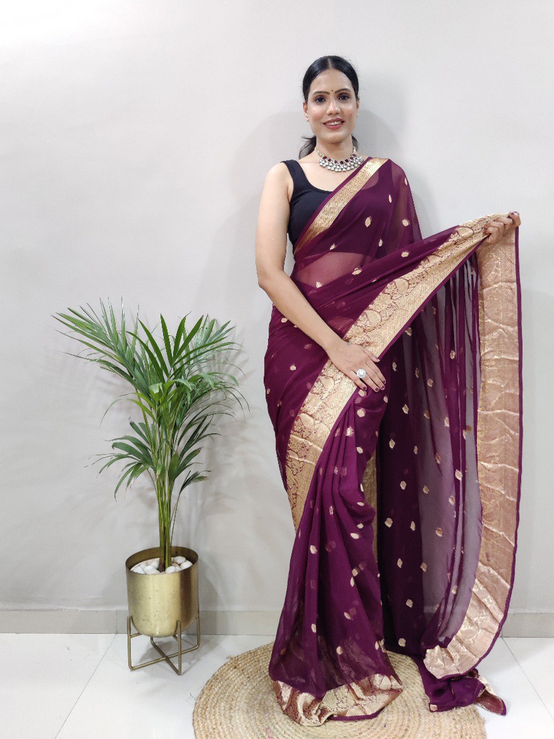 

VEERAX Geometric Woven Design Zari Pure Georgette Saree, Purple