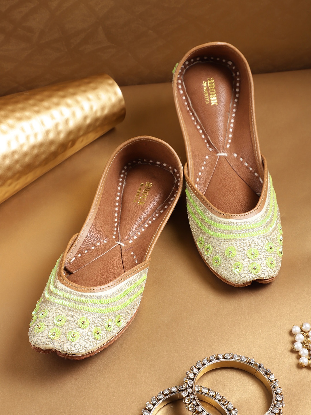 

Anouk Women Beads & Sequinned Embellished Ethnic Mojaris, Off white