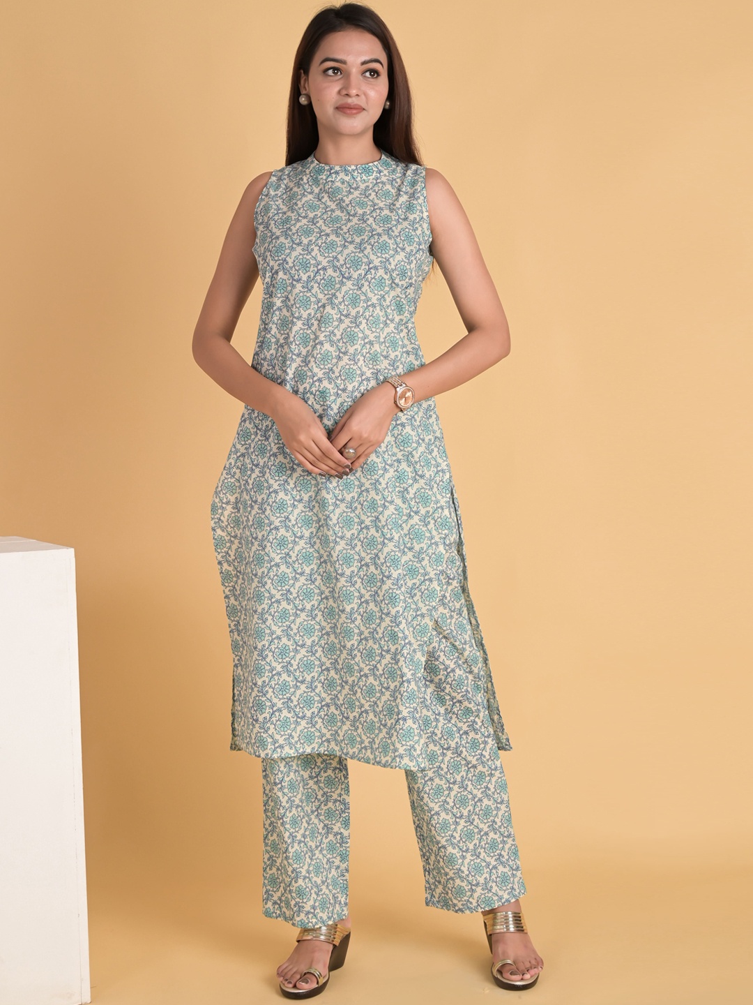 

Do Dhaage Floral Printed Pure Cotton Kurta With Trousers, Off white