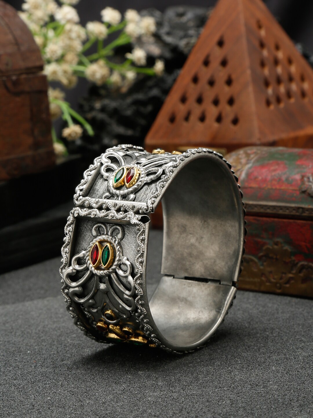 

Sangria Silver-Plated Oxidised Kada Bracelet