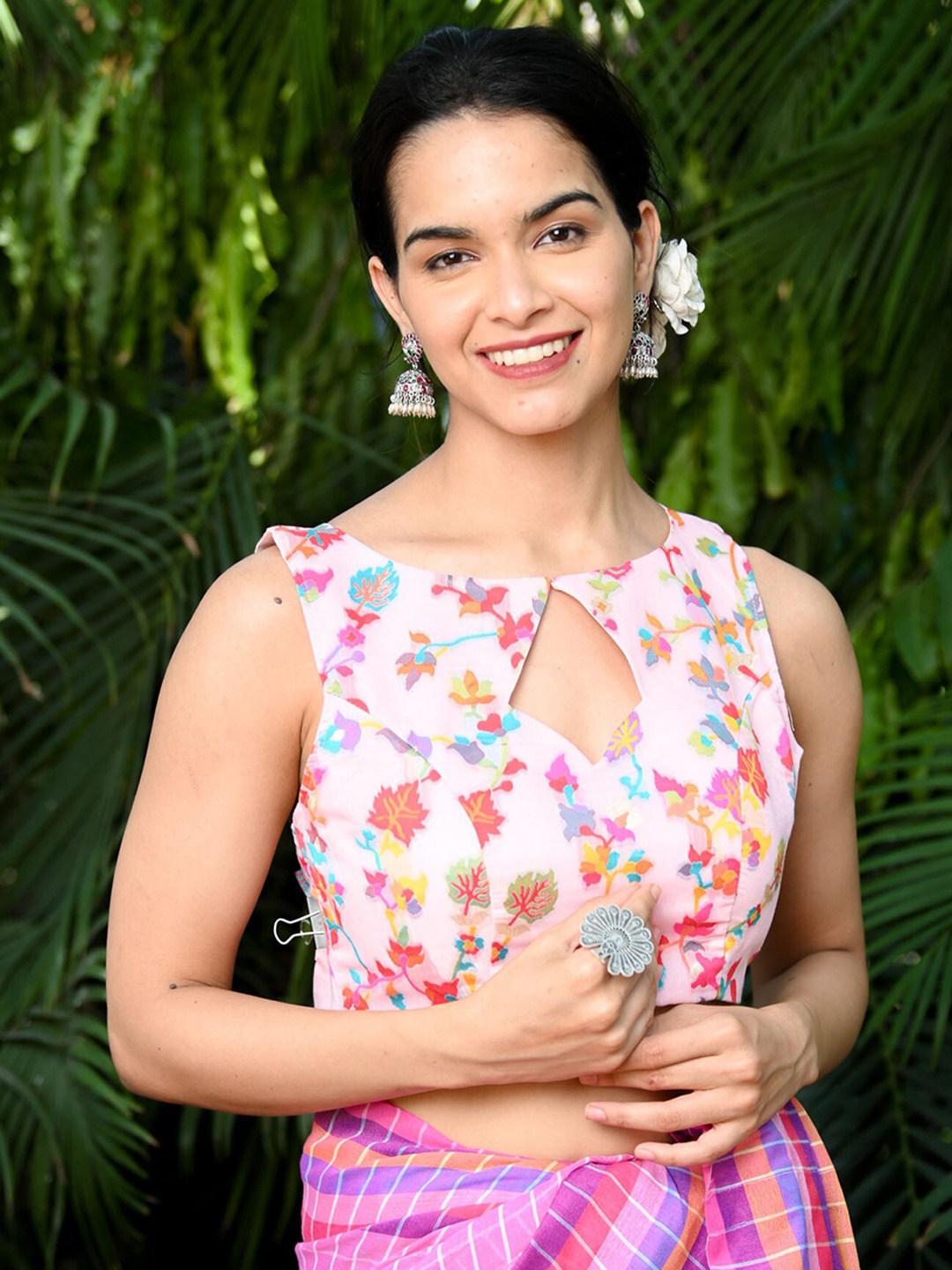 

BEATITUDE Floral Printed Keyhole Neck Sleeveless Saree Blouse, White