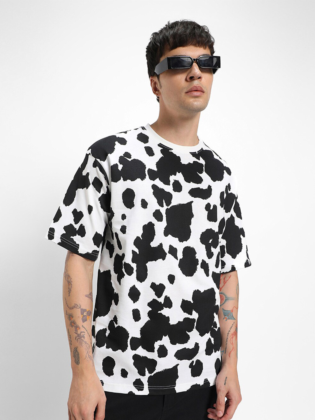 

Bewakoof Men Abstract Printed Round Neck Pure Cotton Oversized T-shirt, White