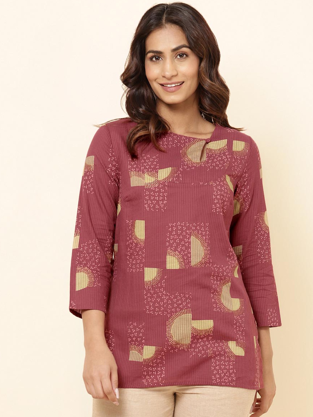

Fabindia Keyhole Abstract Three Quarter Sleeve A Line Kurtis, Maroon