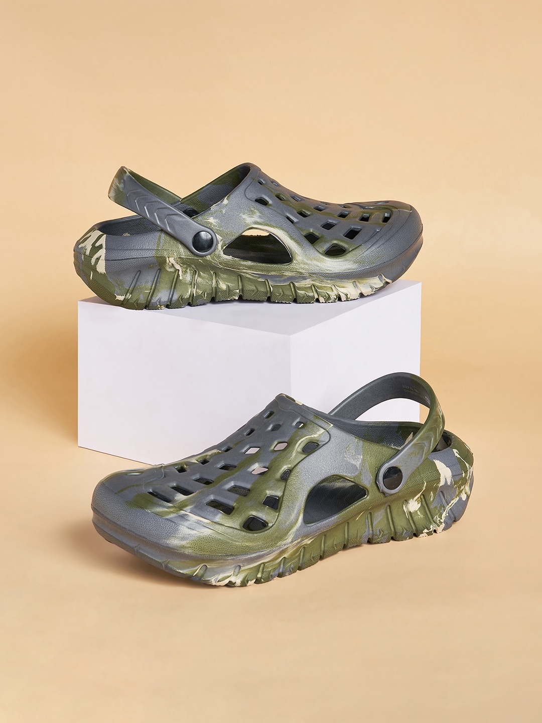 

Ajile by Pantaloons Men Printed Comfort Insole Basics Clogs, Olive