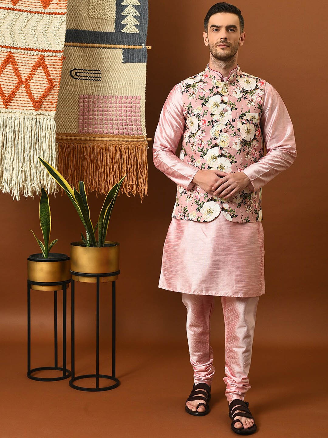 

hangup trend Mandarin Collar Straight Kurta & Pyjamas With Nehru Jacket, Pink