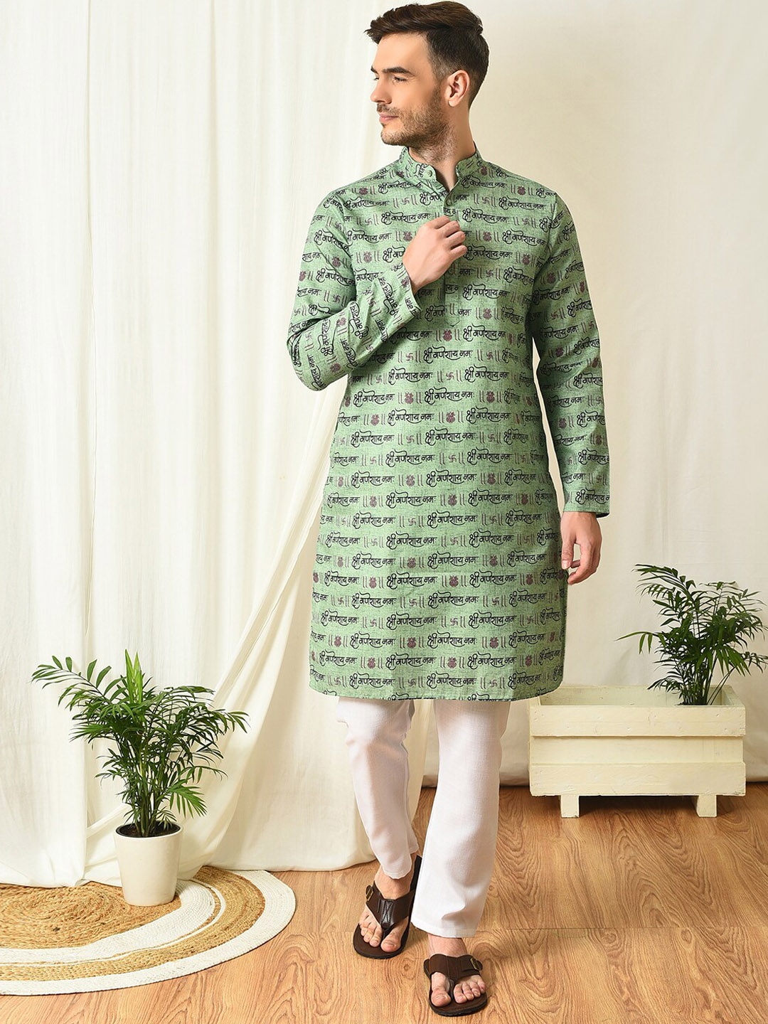 

hangup trend Ethnic Motifs Printed Regular Kurta with Pyjamas, Green