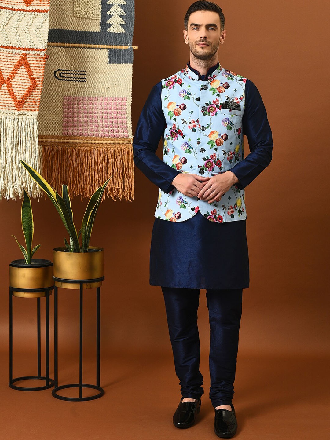 

hangup trend Mandarin Collar Straight Kurta & Pyjamas With Nehru Jacket, Navy blue