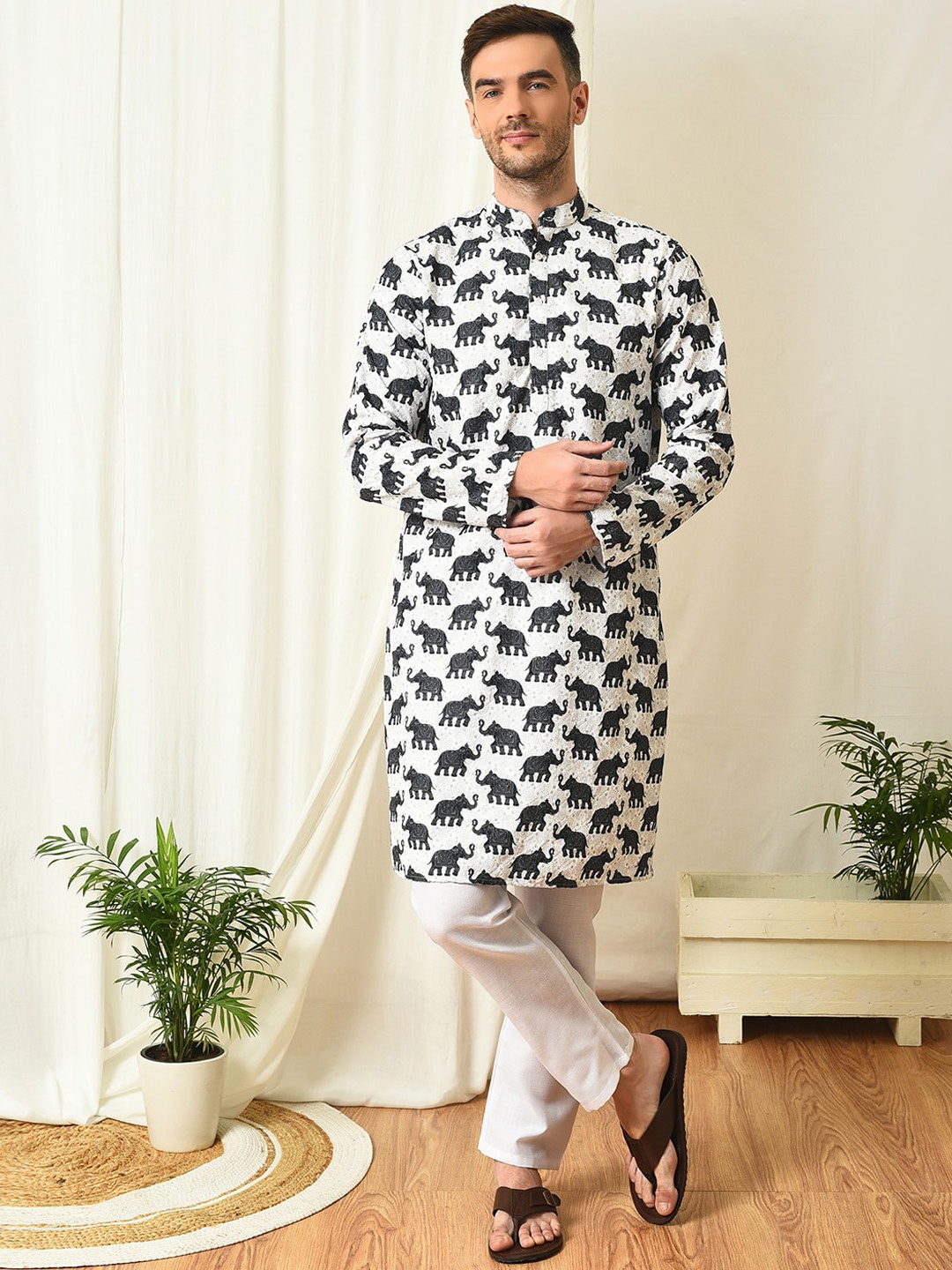 

hangup trend Ethnic Motif Printed Regular Kurta With Pyjamas, Black