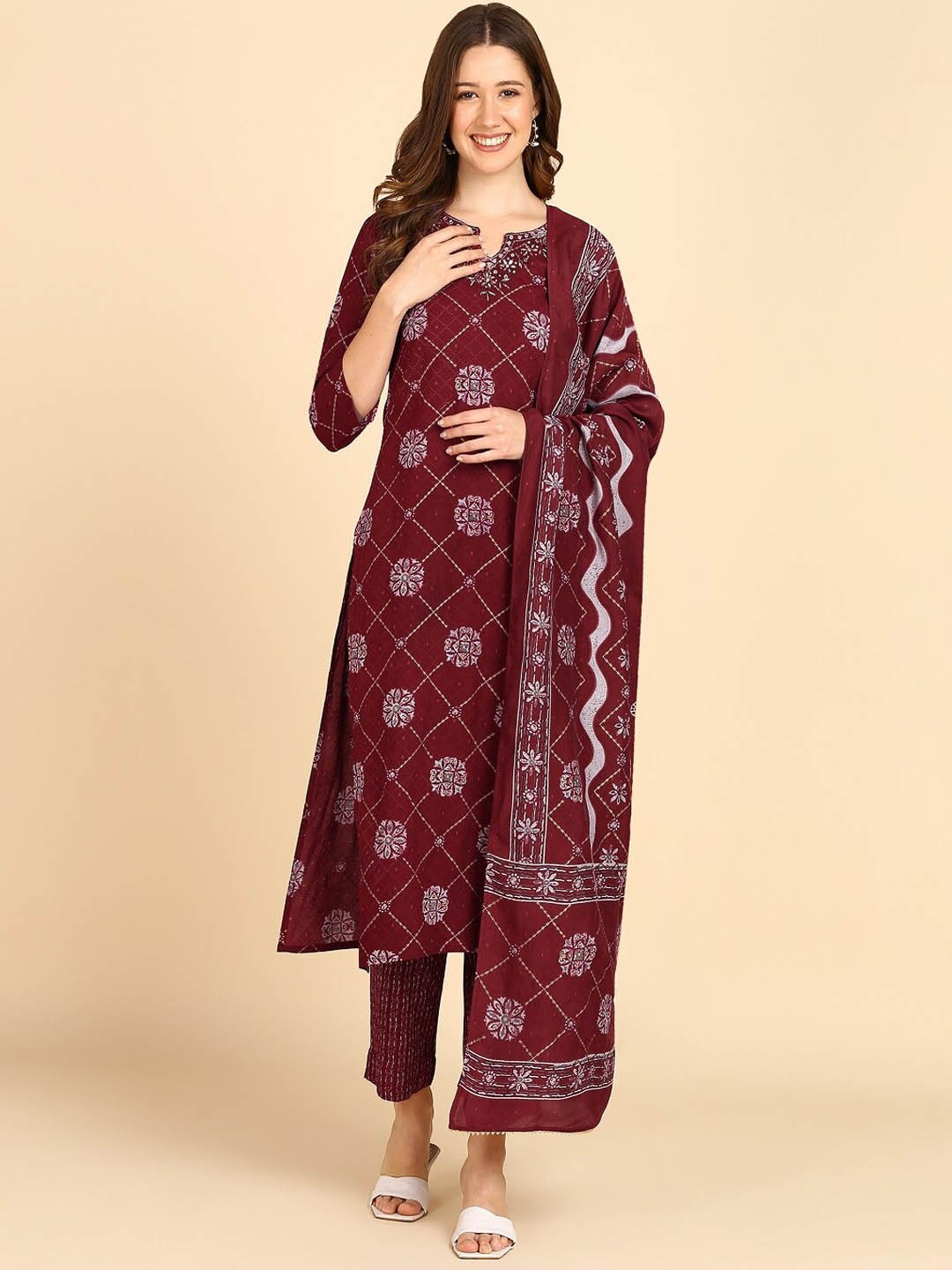 

Maaesa Ethnic Motifs Printed Regular Kurta & Trousers With Dupatta, Maroon