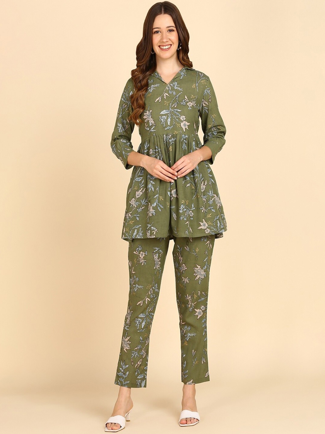 

Maaesa Floral Printed Co-Ord Set With Belt, Green