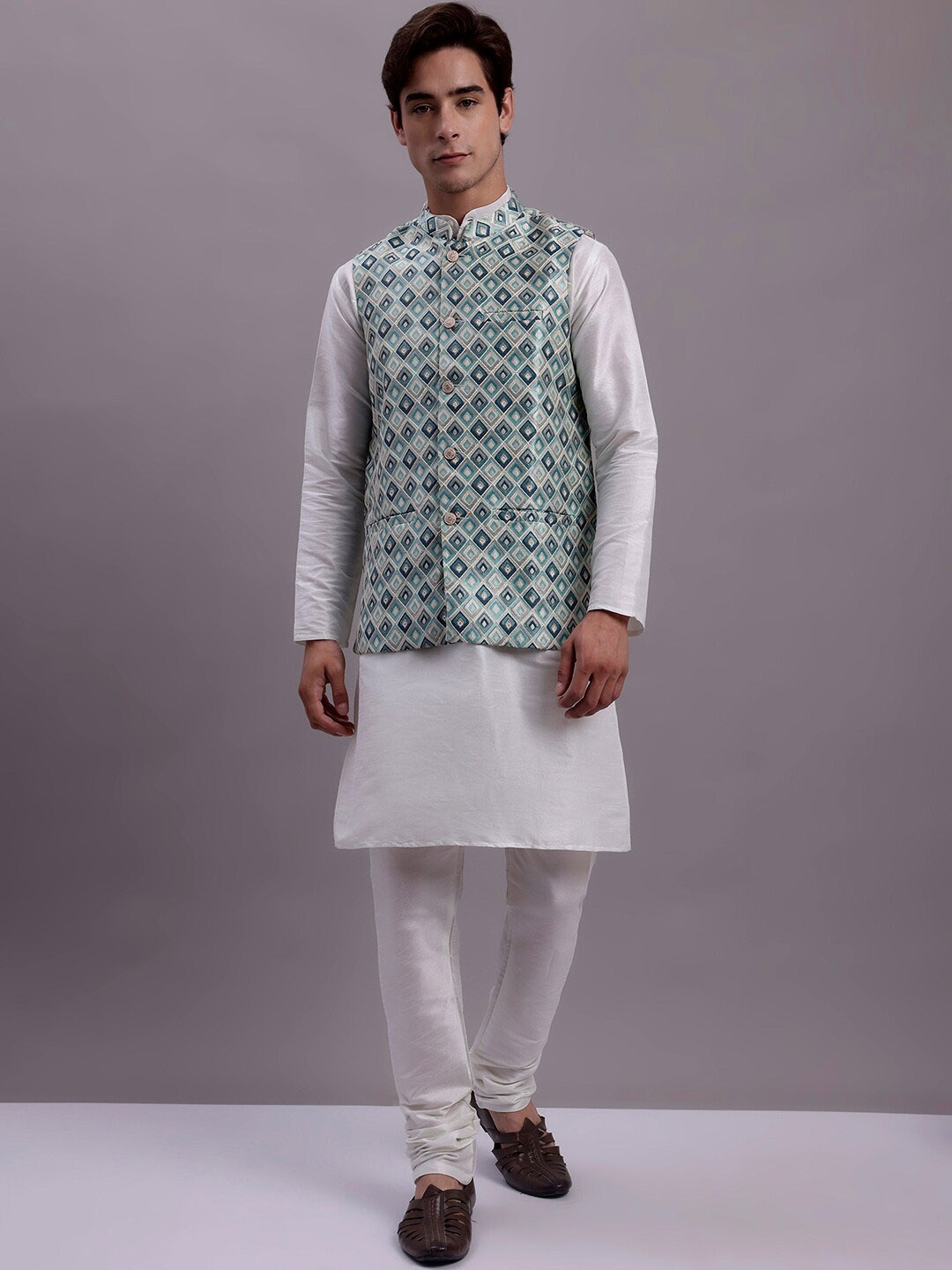 

Jompers Regular Kurta & Pyjamas With Woven Design Nehru Jacket, Turquoise blue