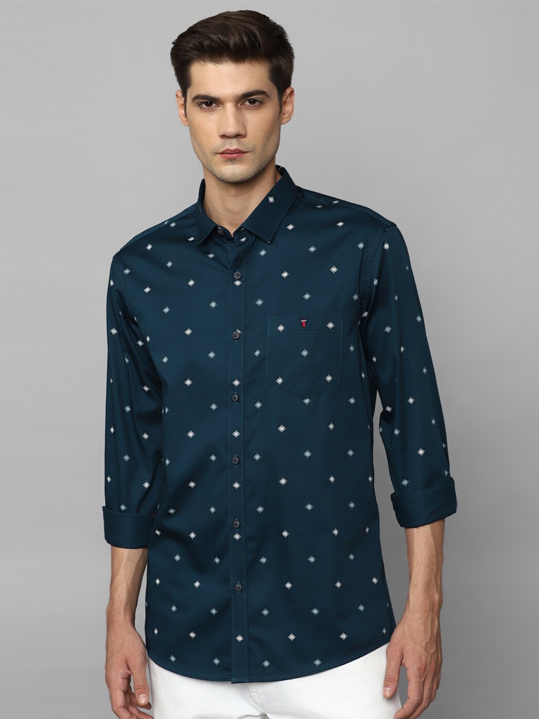 

Louis Philippe Jeans Geometric Printed Slim Fit Cotton Casual Shirt, Navy blue