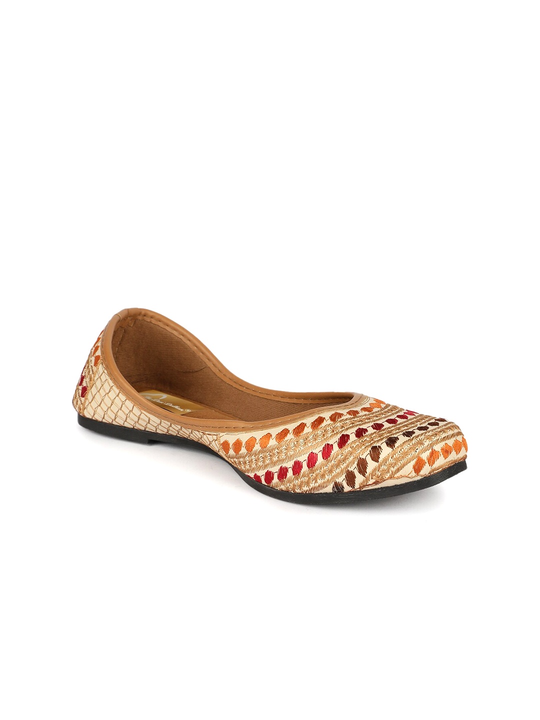 

The Desi Dulhan Embroidered Ethnic Mojaris, Cream