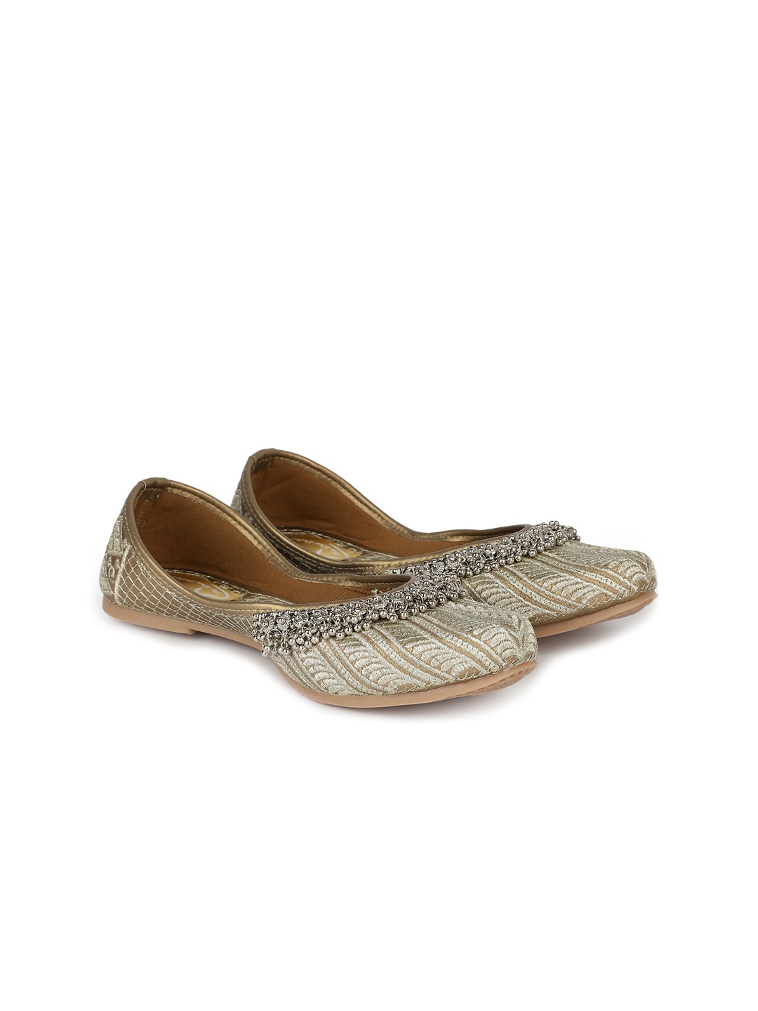 

The Desi Dulhan Embroidered Ethnic Mojaris, Gold