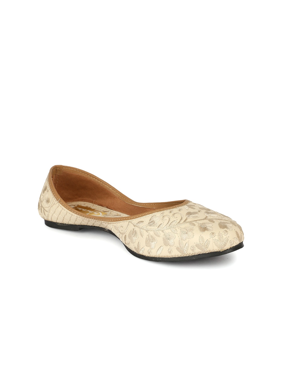 

The Desi Dulhan Ethnic Embroidered Mojaris, Cream